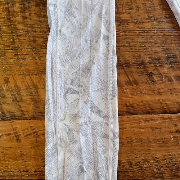 Lululemon Speed Up Tight Leggings - Sz 4 - Picture 3 of 9